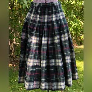 Virgin wool skirt